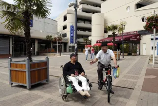 Personne en fauteuil roulant - handicap